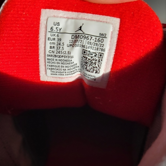 AIR JORDAN 3 RETRO (GS) - FIRE RED: 6.5 Y - Picture 4 of 11